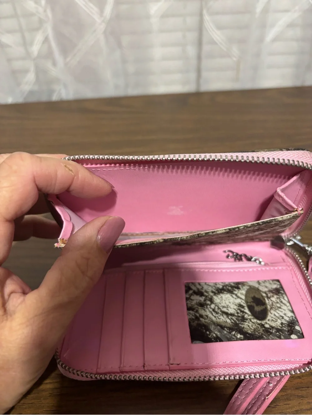 Browning Buckmark Mossy Oak Camo Wristlet Wallet with Pink Accents 6x4 pink trim